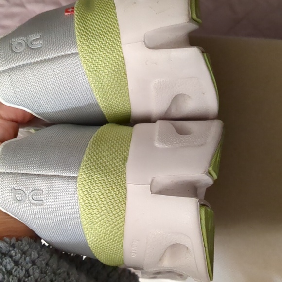 On cloud eclipse.  Women's 8.5 - Picture 4 of 8